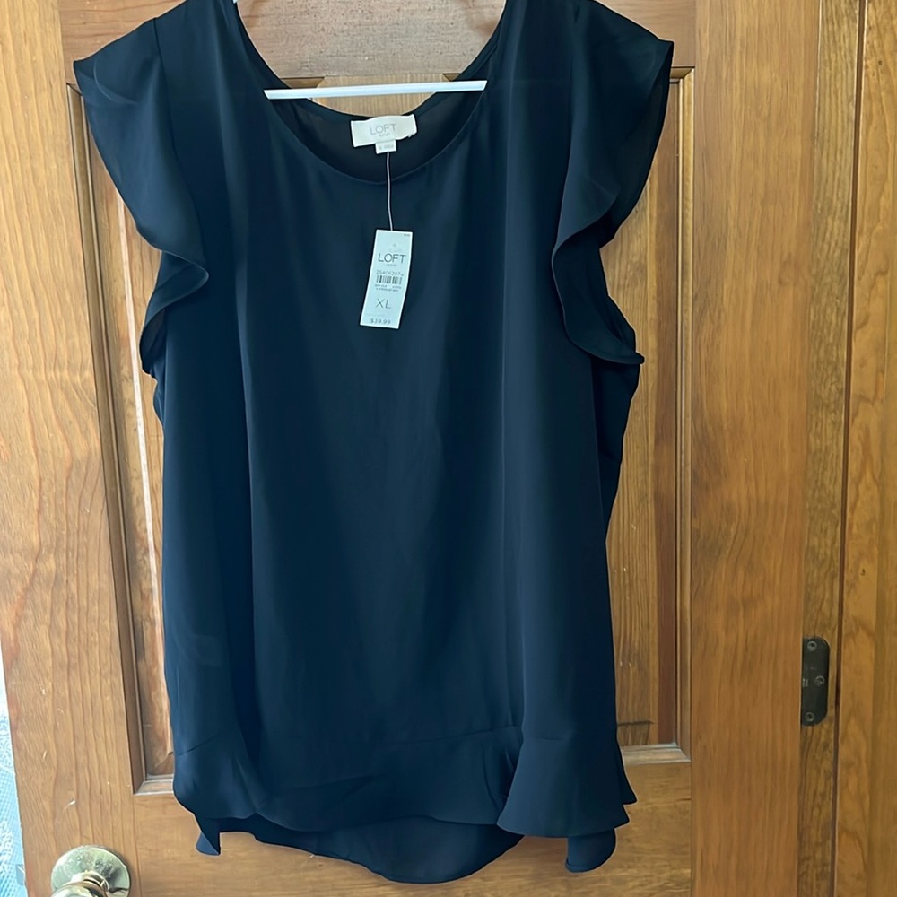 LOFT. XL ladies flutter sleeve top.   NWT